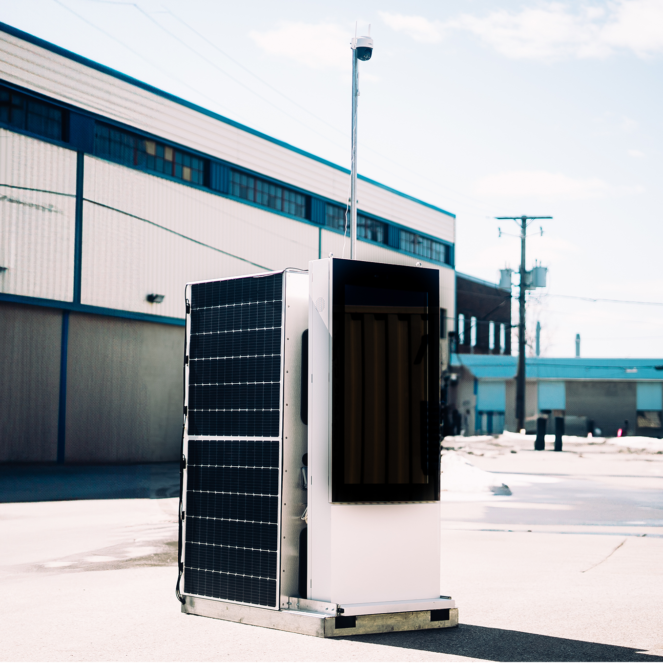 Li-cube Security with 1800W of Solar Panels