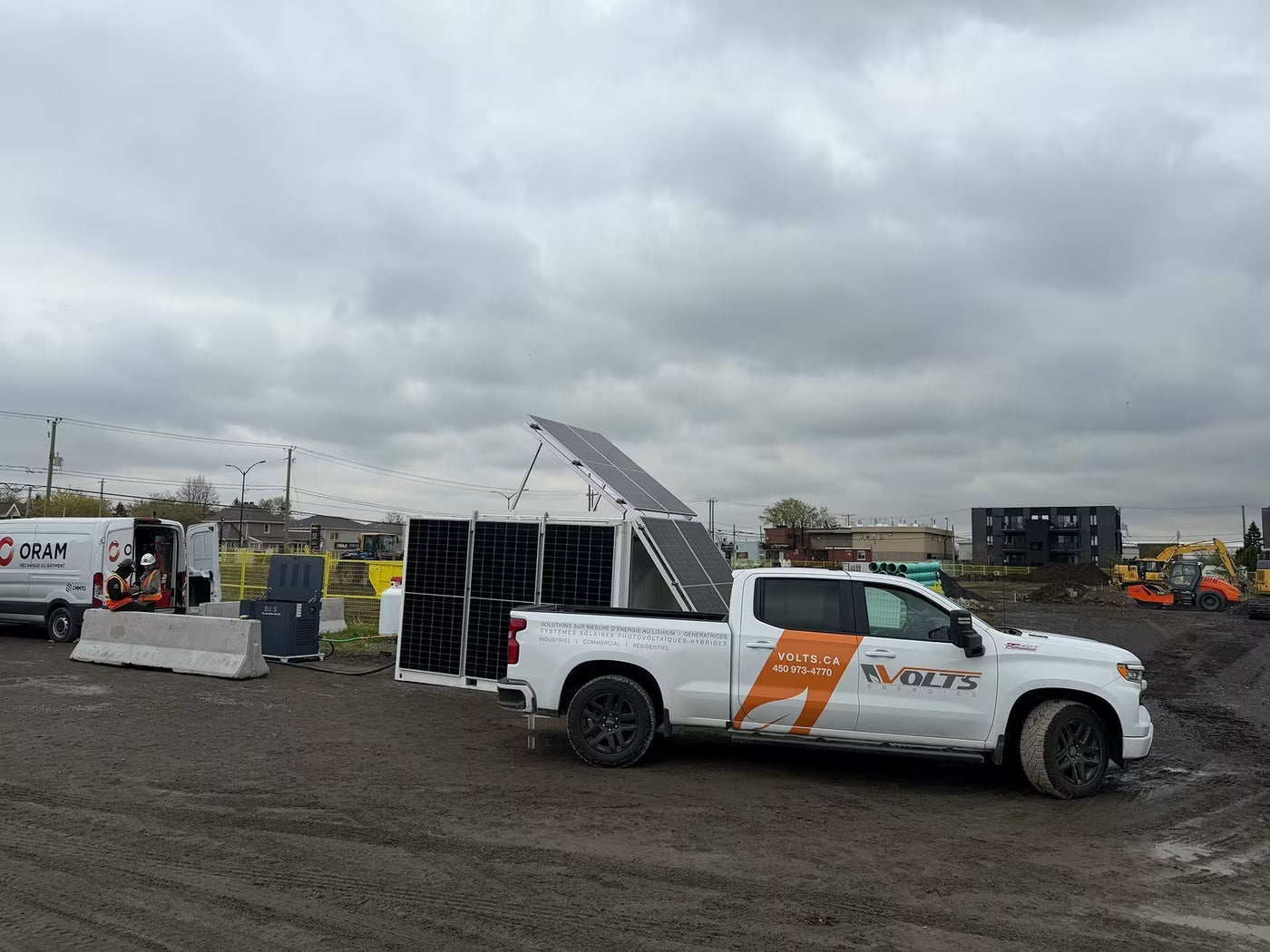 Volts Energies technicians unloading the Li-Cube Power container and unfolding its solar panel array on site