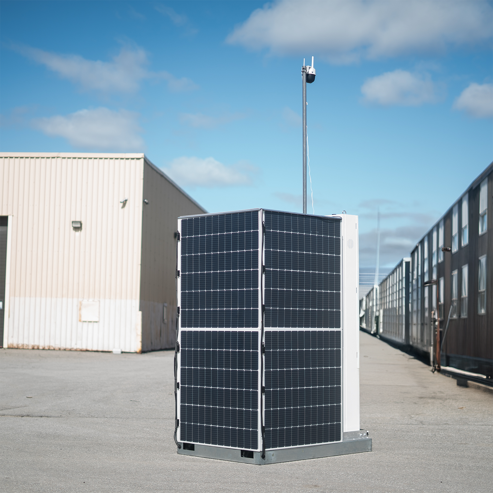 Li-cube Security with 1800W of Solar Panels