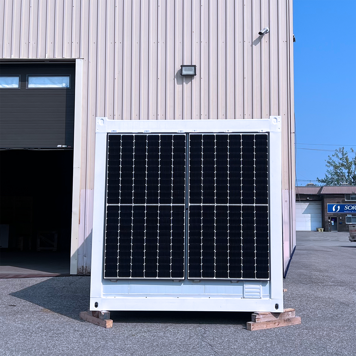 Li-Cube Power7.5 with 4800Watts of Solar Panels